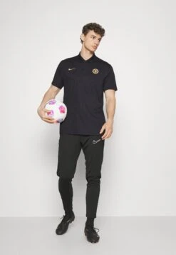 Nike Performance Chelsea London SquadraPitch Blue/Club Gold Uomo Abbigliamento N1242D5UQ-K11 -Montavia Avventura Negozio 001926bda2fc488abb08aa95451ede69