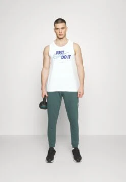 Nike Performance TankTopWhite Uomo Abbigliamento N1242D5WT-A11 10 Nike Performance TankTopWhite Uomo Abbigliamento N1242D5WT-A11 -Montavia Avventura Negozio 07be43c25d314d1aa07750f59392731a