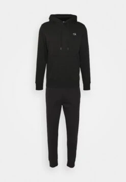 Planet Sports SuitTutaBlack Uomo Abbigliamento CK442G00Q-Q11 -Montavia Avventura Negozio 2861be45eefb40ebb936c5cde180ee6e