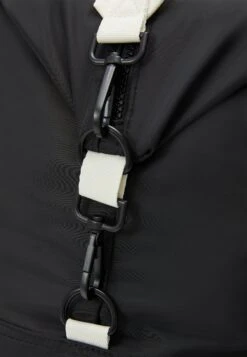 BJØRN BORG Cargo Sportsbag UnisexBorsa Per Lo SportBlack Beauty Uomo Zaini E Borse BJ244E006-Q11 11 BJØRN BORG Cargo Sportsbag UnisexBorsa Per Lo SportBlack Beauty Uomo Zaini E Borse BJ244E006-Q11 -Montavia Avventura Negozio 2f628a0cf7f642fa929af23c447f6120