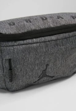Jordan Air Crossbody UnisexMarsupioCarbone Heather Uomo Zaini E Borse JOC44E00W-C11 17 Jordan Air Crossbody UnisexMarsupioCarbone Heather Uomo Zaini E Borse JOC44E00W-C11 -Montavia Avventura Negozio 3330c04848534d58b97161c0eae33b1f