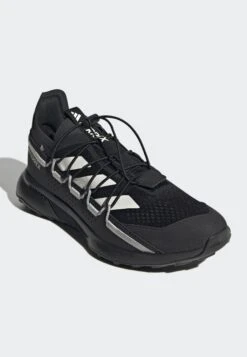 Adidas TERREX Terrex Voyager 21 TravelScarpa Da HikingCore Black Chalk White Grey Two Uomo Scarpe Da Montagna & Trekking AD542A4SS-Q11 -Montavia Avventura Negozio 42bc67ac947240838fdb8081cd947033