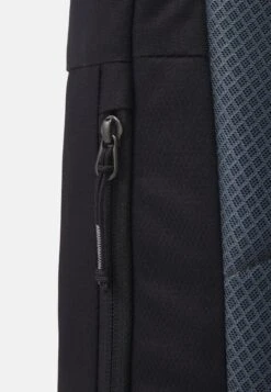 Deuter Up SydneyZainoBlack Uomo Zaini E Borse D4744E02S-Q11 -Montavia Avventura Negozio 4f2032511c87454fa45624e342ed61ed