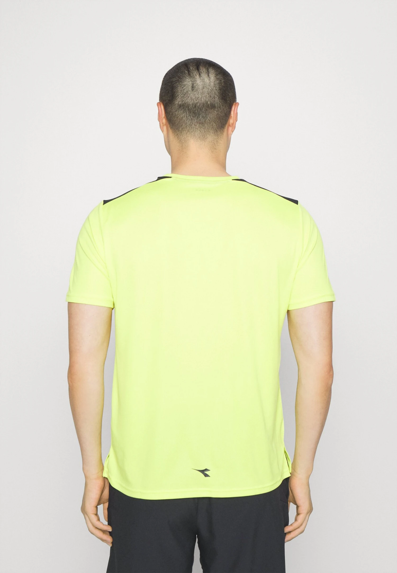 Diadora CoreT-Shirt SportEvening Primrose Uomo Abbigliamento D2942D025-E11 5 Diadora CoreT-Shirt SportEvening Primrose Uomo Abbigliamento D2942D025-E11 - immagine 3