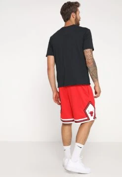 Nike Performance Chicago Bulls Nba Swingman Short RoadPantaloncini SportiviUniversity Red/White Uomo Abbigliamento N1242E0TY-G11 -Montavia Avventura Negozio 51fbbc65a7d14abbaa8131ab75bc2b51