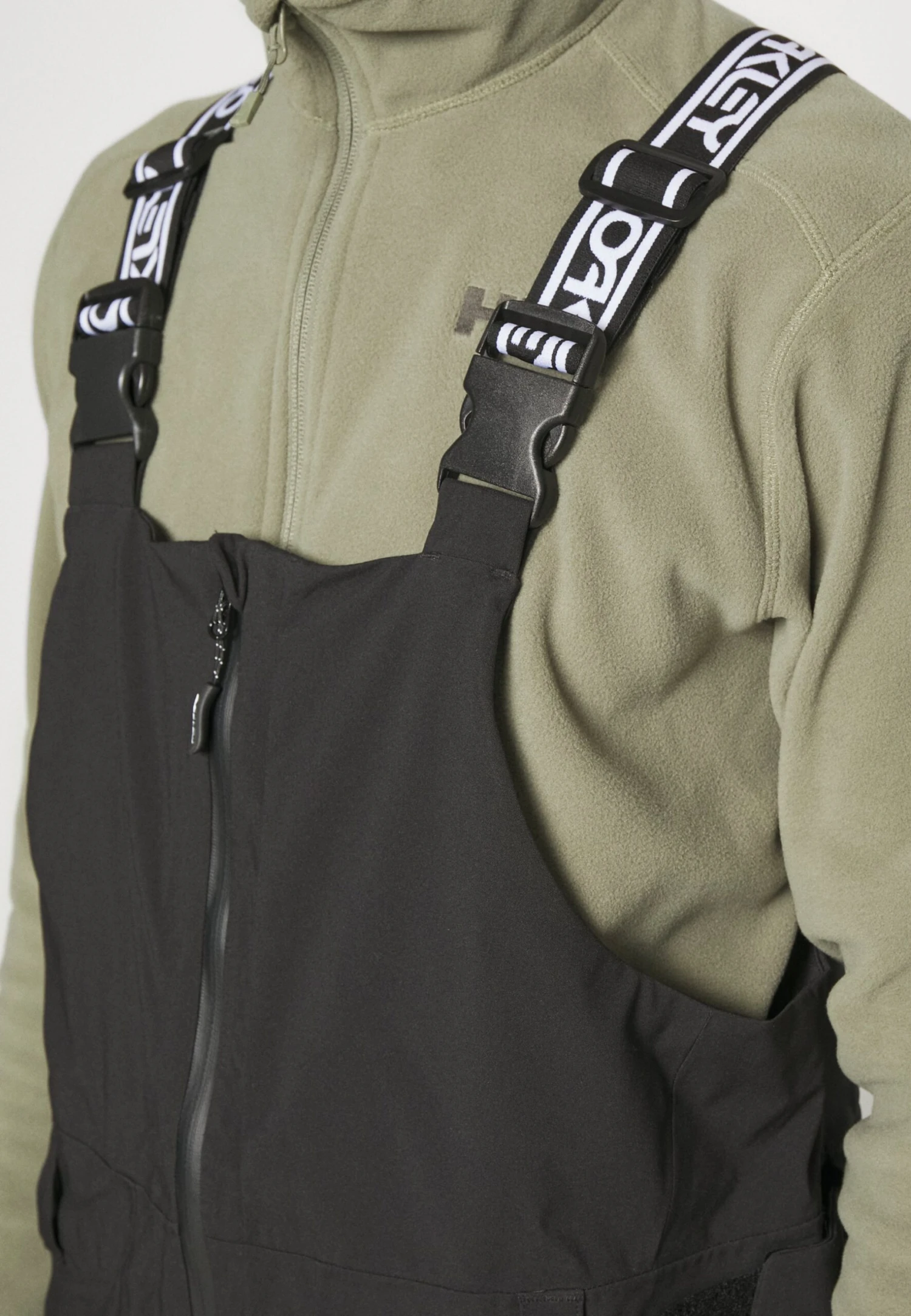 Oakley Shell BibPantaloni Da SnowboardBlackout Uomo Abbigliamento OA342E01B-Q11 8 Oakley Shell BibPantaloni Da SnowboardBlackout Uomo Abbigliamento OA342E01B-Q11 - immagine 6