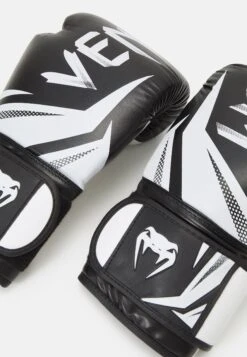 Venum Challenger 3.0 Boxing Gloves UnisexGuanti Da BoxBlack/White Uomo Attrezzatura V2T42L00L-Q11 11 Venum Challenger 3.0 Boxing Gloves UnisexGuanti Da BoxBlack/White Uomo Attrezzatura V2T42L00L-Q11 -Montavia Avventura Negozio 5a5b1dcd1ced46c8ad03a0f33a1dc5d3