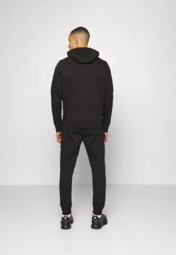 Planet Sports SuitTutaBlack Uomo Abbigliamento CK442G00Q-Q11 -Montavia Avventura Negozio 5e4d3443066f4fcca70641f12147a88e