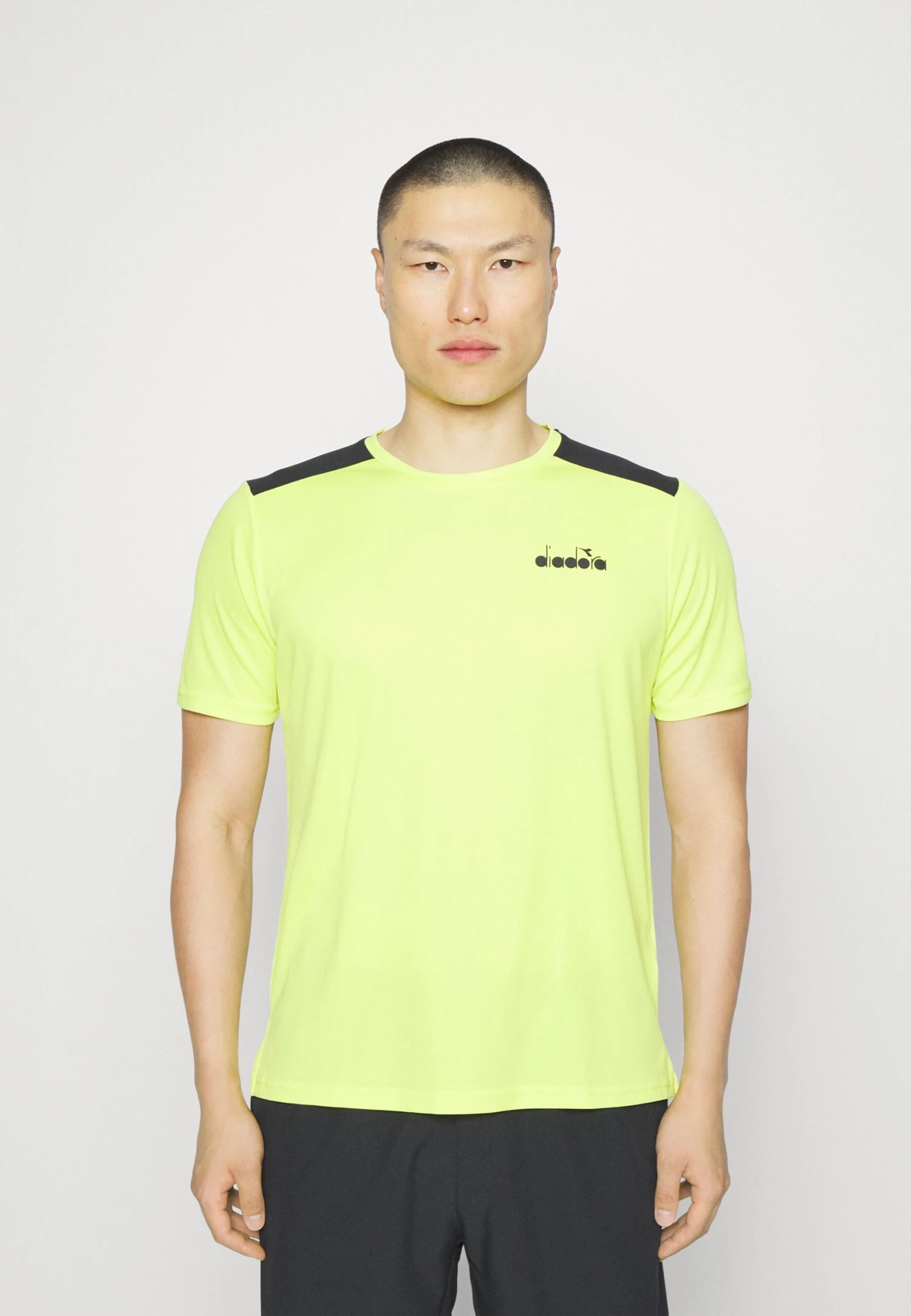 Diadora CoreT-Shirt SportEvening Primrose Uomo Abbigliamento D2942D025-E11 3 Diadora CoreT-Shirt SportEvening Primrose Uomo Abbigliamento D2942D025-E11