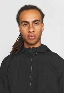 ADIDAS PERFORMANCE Full Zip Future Icons Giacca SportivaBlack Uomo Abbigliamento AD542G10S-Q11 -Montavia Avventura Negozio 6682c8a9d22a4033ae45962a8b2ea3fb