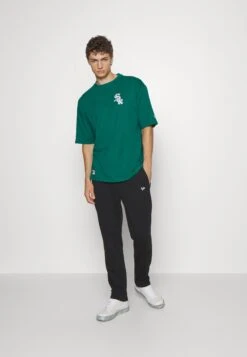 NEW ERA Mlb Chicago White Sox League Essentials Oversized TeeT-Shirt Con StampaTurquoise Uomo Abbigliamento NE342D0NZ-L11 -Montavia Avventura Negozio 673279fbaadb40f2bcf67a4e5cf159c1
