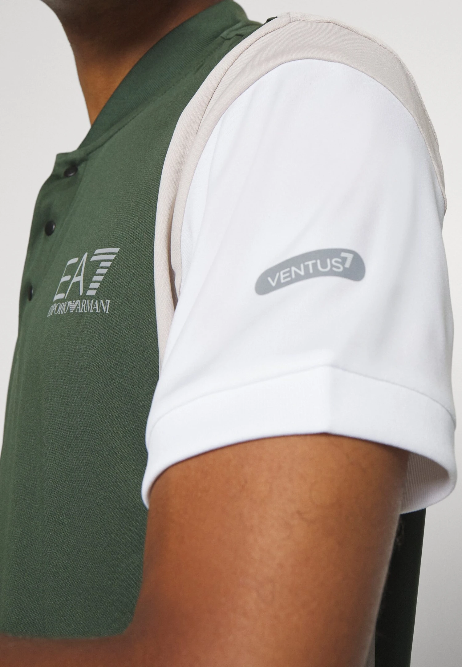 EA7 Emporio Armani Tennis ProPoloDuffel Bag Uomo Abbigliamento EA742D01L-N11 6 EA7 Emporio Armani Tennis ProPoloDuffel Bag Uomo Abbigliamento EA742D01L-N11 - immagine 4