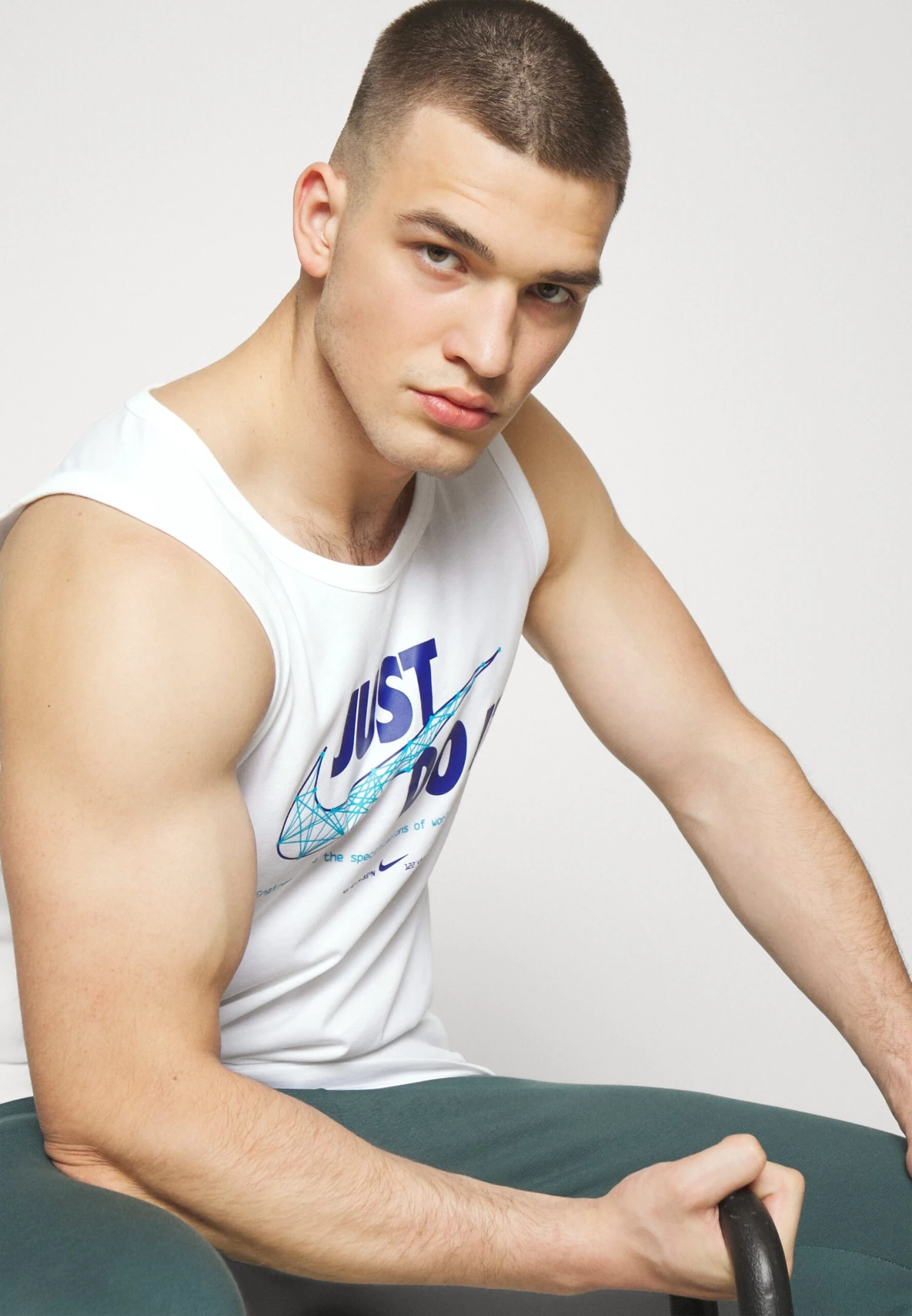 Nike Performance TankTopWhite Uomo Abbigliamento N1242D5WT-A11 6 Nike Performance TankTopWhite Uomo Abbigliamento N1242D5WT-A11 - immagine 4