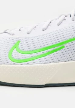 Nike Performance Vapor Lite 2Scarpe Da Tennis Per Tutte Le SuperficiWhite/Green Strike/Deep Jungle Uomo Scarpe N1242A2K4-A12 -Montavia Avventura Negozio 72ba4efa1a36433c8079ba7ee356ca55