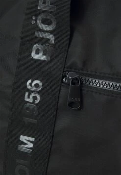 BJØRN BORG ClassicBorsa Per Lo SportBlack Beauty Uomo Zaini E Borse BJ241N01P-Q11 11 BJØRN BORG ClassicBorsa Per Lo SportBlack Beauty Uomo Zaini E Borse BJ241N01P-Q11 -Montavia Avventura Negozio 765c7596c3f34585bbcb06efa1211fcf