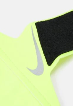 Nike Performance Lean Arm Band Plus UnisexAltri AccessoriVolt/Black/Silver Uomo Attrezzatura N1244E0M6-M11 7 Nike Performance Lean Arm Band Plus UnisexAltri AccessoriVolt/Black/Silver Uomo Attrezzatura N1244E0M6-M11 -Montavia Avventura Negozio 7abc19ac5d394d92abf8b960346f07a0