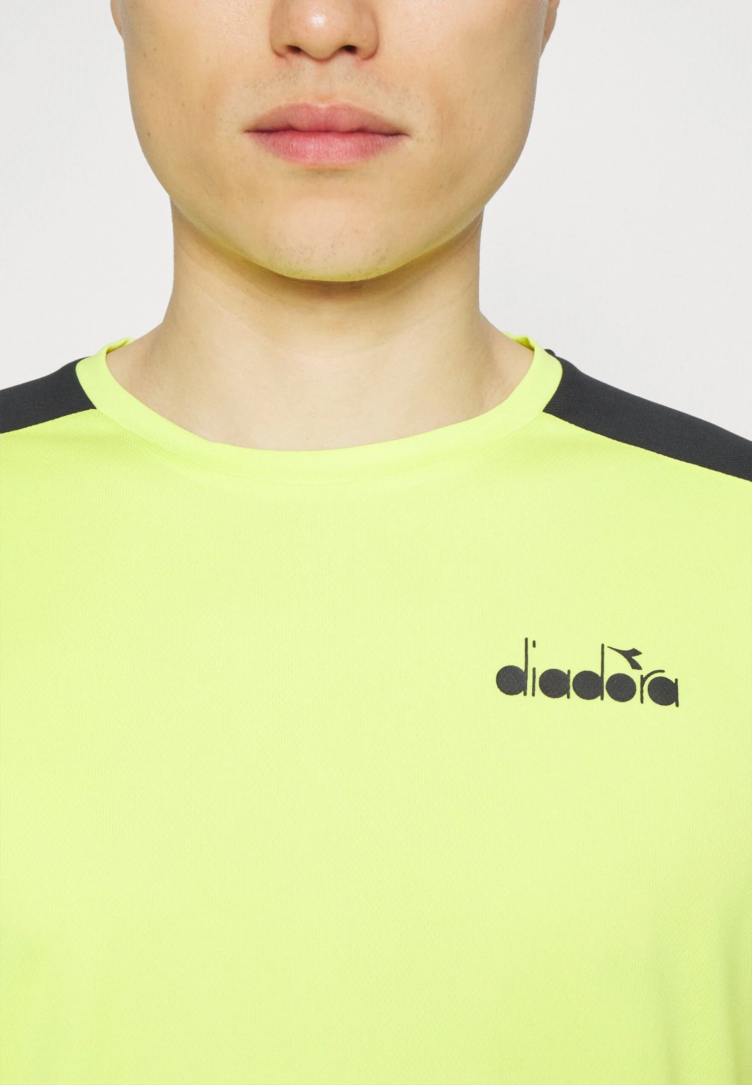 Diadora CoreT-Shirt SportEvening Primrose Uomo Abbigliamento D2942D025-E11 6 Diadora CoreT-Shirt SportEvening Primrose Uomo Abbigliamento D2942D025-E11 - immagine 4