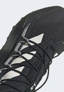 Adidas TERREX Terrex Voyager 21 TravelScarpa Da HikingCore Black Chalk White Grey Two Uomo Scarpe Da Montagna & Trekking AD542A4SS-Q11 -Montavia Avventura Negozio 83b78bd7e6714b81af619e5cf46fd654