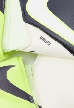 Nike Performance Goalkeeper Grip3 UnisexGuanti Da PortiereGridiron/Barely Volt/White Uomo Attrezzatura N1244E0WH-C11 9 Nike Performance Goalkeeper Grip3 UnisexGuanti Da PortiereGridiron/Barely Volt/White Uomo Attrezzatura N1244E0WH-C11 -Montavia Avventura Negozio 8cb2ff3a0eb6431f84a6e679dcab00f2