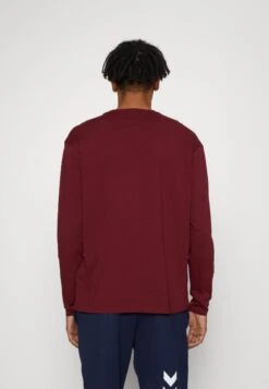 Hummel BoxyMaglietta A Manica LungaCabernet Uomo Abbigliamento HU342D0GB-G11 -Montavia Avventura Negozio 8cbb9941cb864de4b263a69e77e53cc3