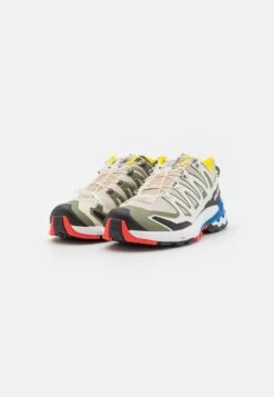 Salomon Xa Pro 3D Scarpe Da Trail RunningRainy Day/White/Lapis Blue Uomo Scarpe SA542A0IW-B11 -Montavia Avventura Negozio 903e0c3bfe2a4779b4fefda7ac180821