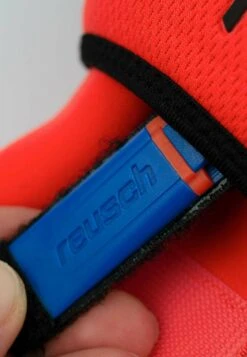 Reusch Attrakt Freegel Fusion Ortho Tec Guanti Da PortiereBrightred Futureblue Black Uomo Attrezzatura R3144E07Y-G11