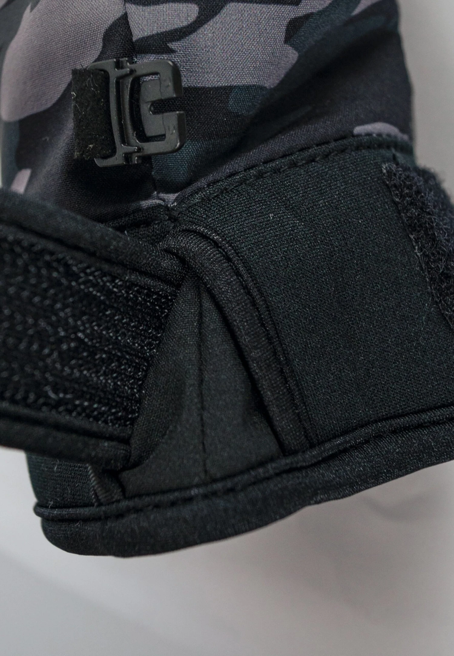 Reusch Raptor- Guanti -Dark Camo Black 6 Reusch Raptor- Guanti -Dark Camo Black - immagine 4