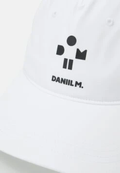 Lacoste Sport Tennis UnisexCappellinoWhite Uomo Accessori L0644E00O-A11 11 Lacoste Sport Tennis UnisexCappellinoWhite Uomo Accessori L0644E00O-A11 -Montavia Avventura Negozio a169393ee3b0424695b931acada537a5