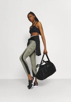 Nike Performance One Club BagBorsa Per Lo SportBlack/Black/White Uomo Zaini E Borse N1241N06P-Q11