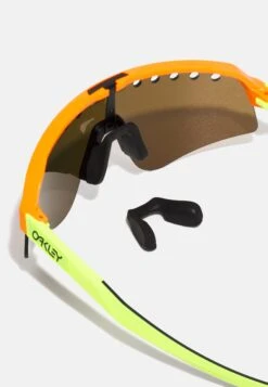 Oakley Sutro Lite Sweep UnisexOcchiali SportiviOrange Uomo Attrezzatura OA344E0BU-H11 -Montavia Avventura Negozio ad7c816871644a84b438212986760b8a