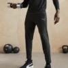 Puma Train Formknit SeamlessPantaloni SportiviBlack Uomo Abbigliamento PU142E1GI-Q11 -Montavia Avventura Negozio b1afe08a73584c929c5bf32fb0e7e564