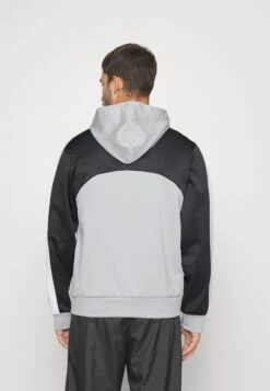 Nike Performance Starting HoodieFelpa Con CappuccioSmoke Grey/Anthracite Uomo Abbigliamento N1242G0VX-C12 -Montavia Avventura Negozio b8a3e694e75943268301823db8c5bcf9