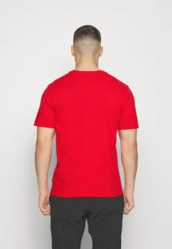 Nike Performance TeeT-Shirt SportUniversity Red Uomo Abbigliamento N1242D5WX-G11 -Montavia Avventura Negozio ba1ef1401b6b4d72b8a6e741b1e39872
