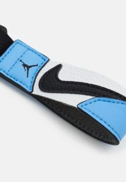 Jordan Trophy Key HolderPortachiaviUniversity Blue/White/Black Uomo Attrezzatura JOC42L08C-K11 -Montavia Avventura Negozio c0e8c2f7b4ff4a85a5b7950faded4d42