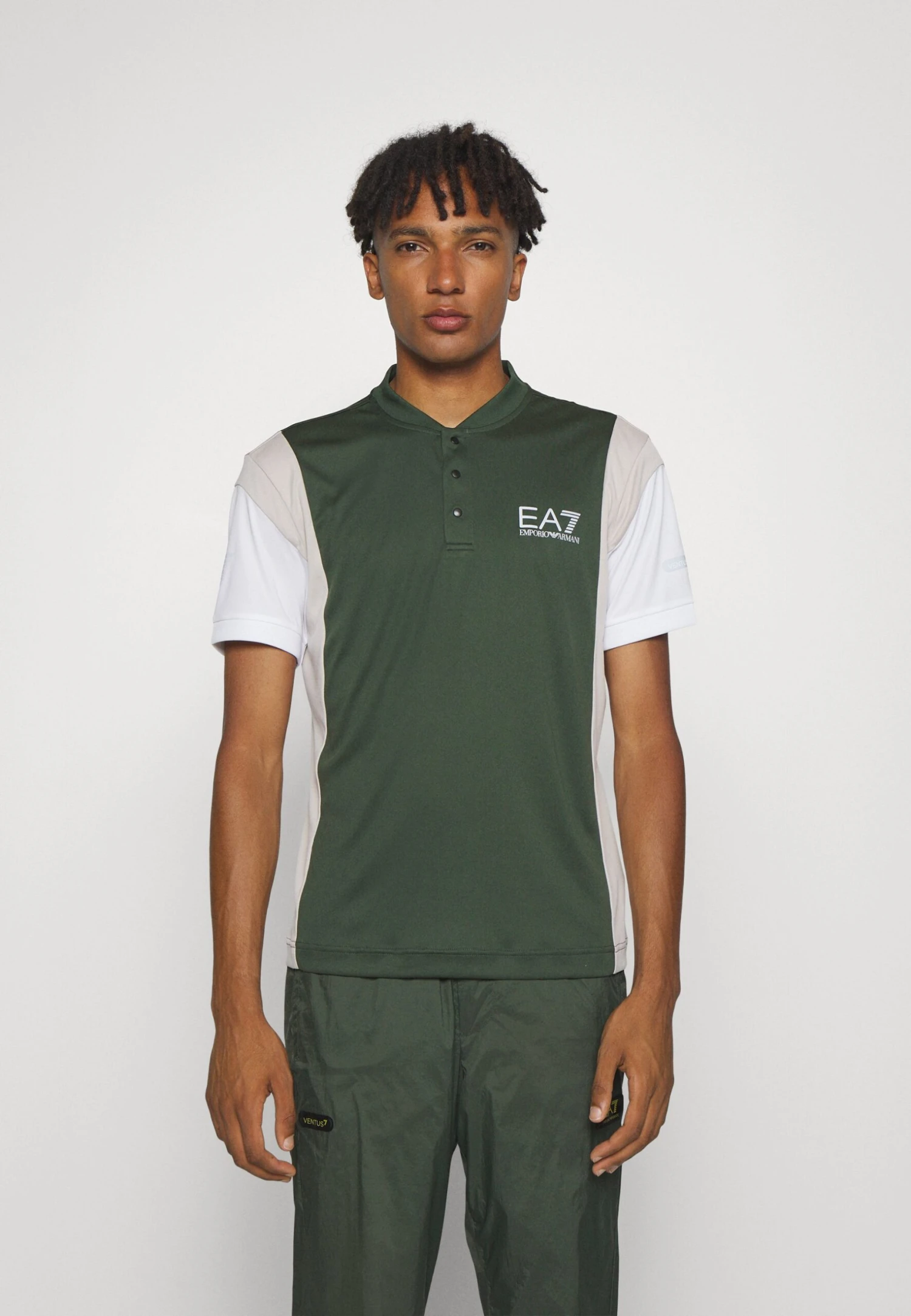 EA7 Emporio Armani Tennis ProPoloDuffel Bag Uomo Abbigliamento EA742D01L-N11 3 EA7 Emporio Armani Tennis ProPoloDuffel Bag Uomo Abbigliamento EA742D01L-N11