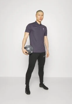 Nike Performance Liverpool Fc Victory SolidPoloGridiron/Space Purple Uomo Abbigliamento N1242D5KP-C11 9 Nike Performance Liverpool Fc Victory SolidPoloGridiron/Space Purple Uomo Abbigliamento N1242D5KP-C11 -Montavia Avventura Negozio c4d5a866c010460facef98571a0ebd70