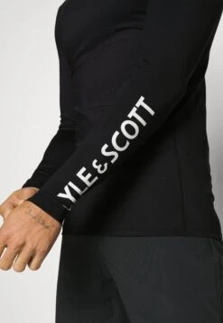 Lyle & Scott Tech BaselayerT-Shirt SportJet Black Uomo Abbigliamento LY242D01I-Q12 -Montavia Avventura Negozio c9161c2d4aad4a57a216440dd48ca35b
