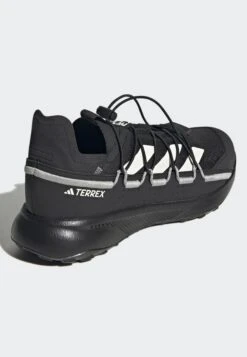 Adidas TERREX Terrex Voyager 21 TravelScarpa Da HikingCore Black Chalk White Grey Two Uomo Scarpe Da Montagna & Trekking AD542A4SS-Q11 -Montavia Avventura Negozio cd5e59a26f0d439d8185704b464c25e9