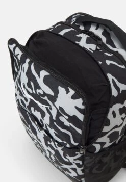 Nike Performance UnisexZainoBlack/Light Smoke Grey/White Uomo Zaini E Borse N1244E1D9-Q11 11 Nike Performance UnisexZainoBlack/Light Smoke Grey/White Uomo Zaini E Borse N1244E1D9-Q11 -Montavia Avventura Negozio d6da7eec284742038c71e52bc12bd3f1