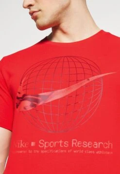 Nike Performance TeeT-Shirt SportUniversity Red Uomo Abbigliamento N1242D5WX-G11 -Montavia Avventura Negozio def832d916904fe9b39d83634f9b501d