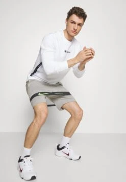 Champion Classic Bermuda ShortsGrey Melange Uomo Abbigliamento C7642E0AC-C11 11 Champion Classic Bermuda ShortsGrey Melange Uomo Abbigliamento C7642E0AC-C11 -Montavia Avventura Negozio e70434523a6d4505ad3f243da2179275