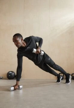 Puma Train Formknit SeamlessPantaloni SportiviBlack Uomo Abbigliamento PU142E1GI-Q11 -Montavia Avventura Negozio e90e37ba4dd84e6983f35fa5587a51f9