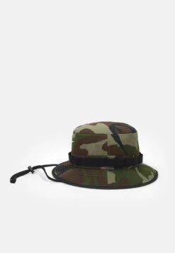 Nike Performance Apex Bucket Camo UnisexCappelloMedium Olive/Black/White Uomo Accessori N1244E1DX-N11 -Montavia Avventura Negozio f350fc4156d145db98a1f7d808be11b3